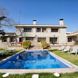  Villa Center